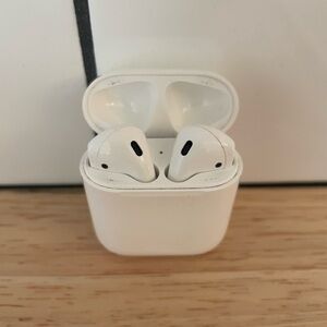 Apple Wireless Earbuds with White Case